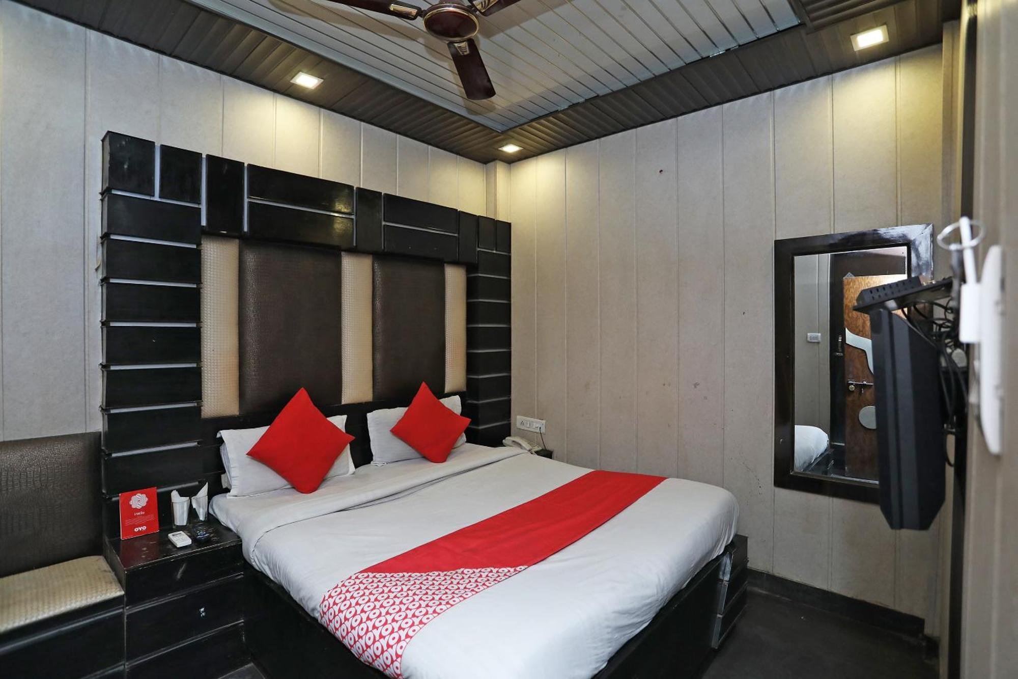 OYO 6801 Hotel Shri Sai International Neu-Delhi Exterior foto