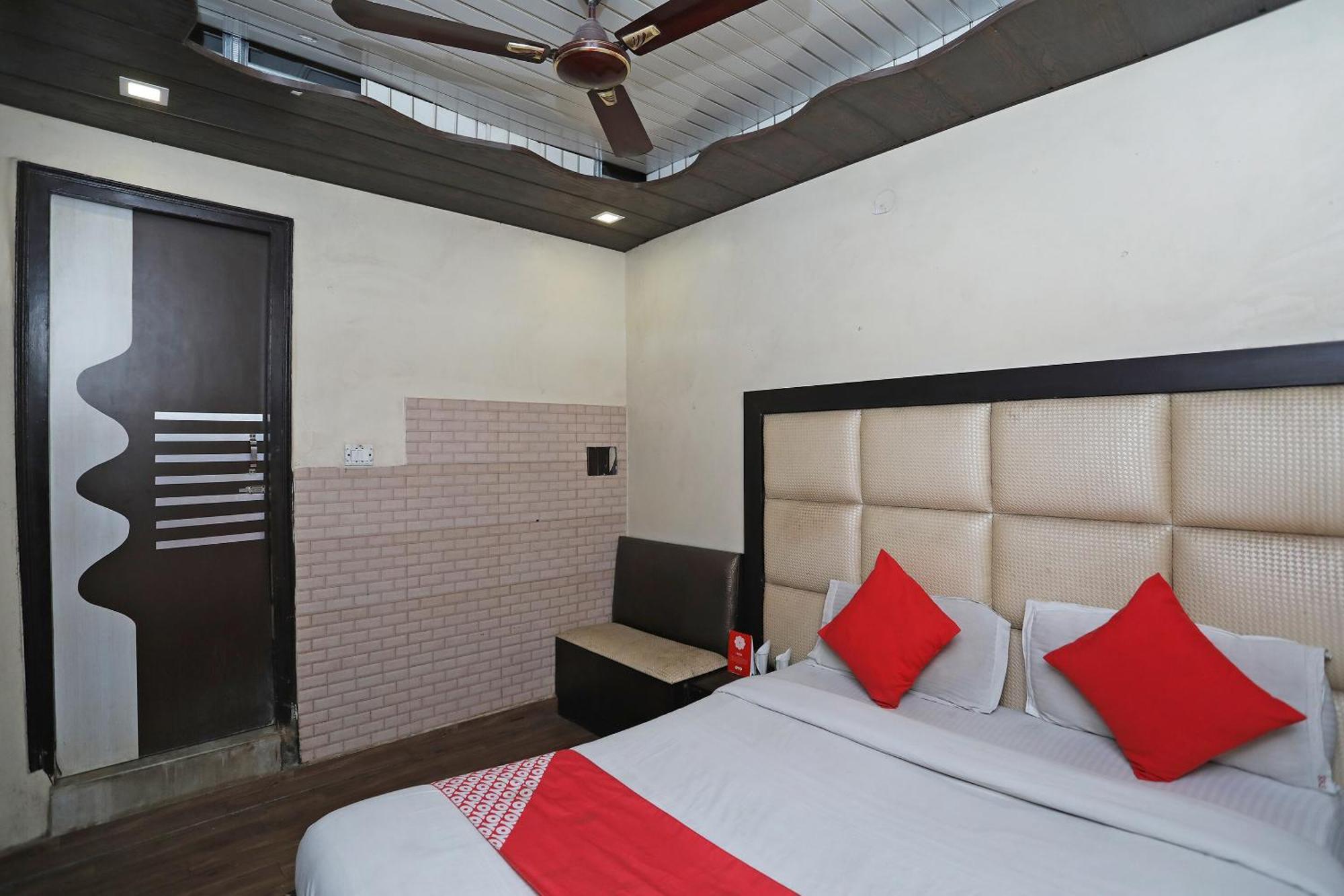 OYO 6801 Hotel Shri Sai International Neu-Delhi Exterior foto