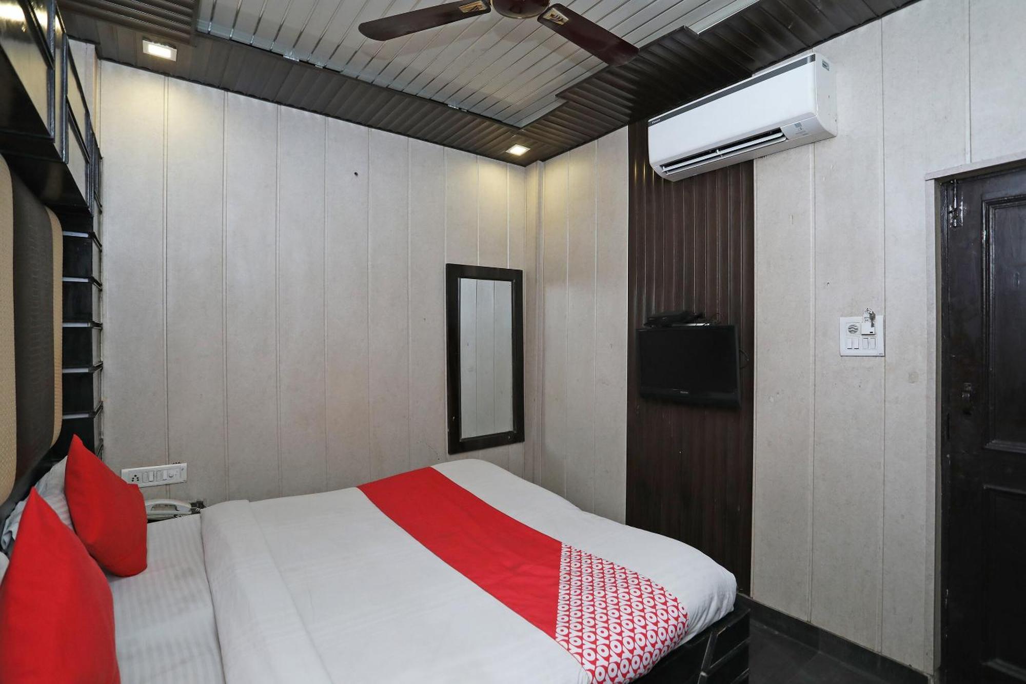 OYO 6801 Hotel Shri Sai International Neu-Delhi Exterior foto
