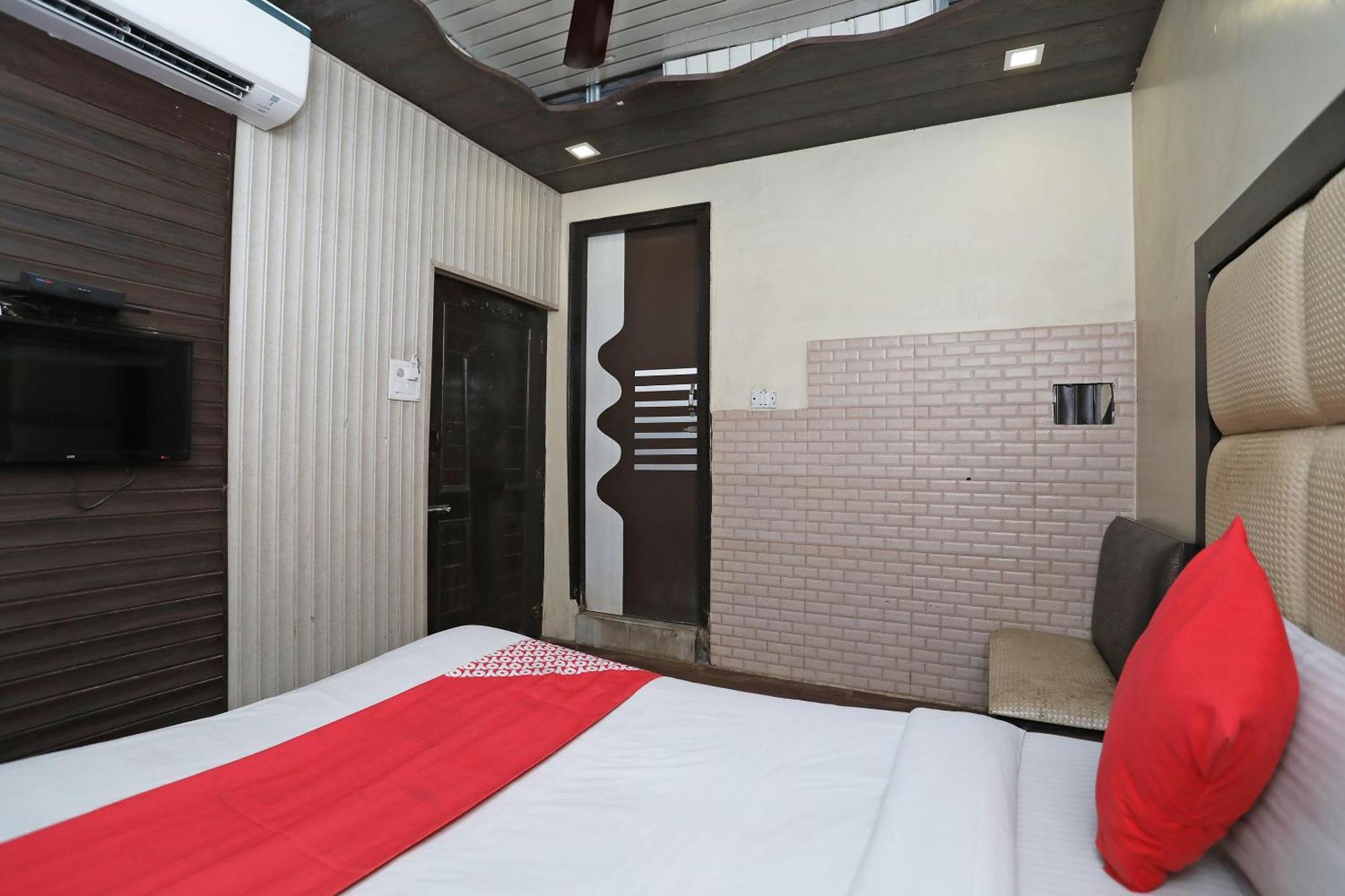 OYO 6801 Hotel Shri Sai International Neu-Delhi Exterior foto