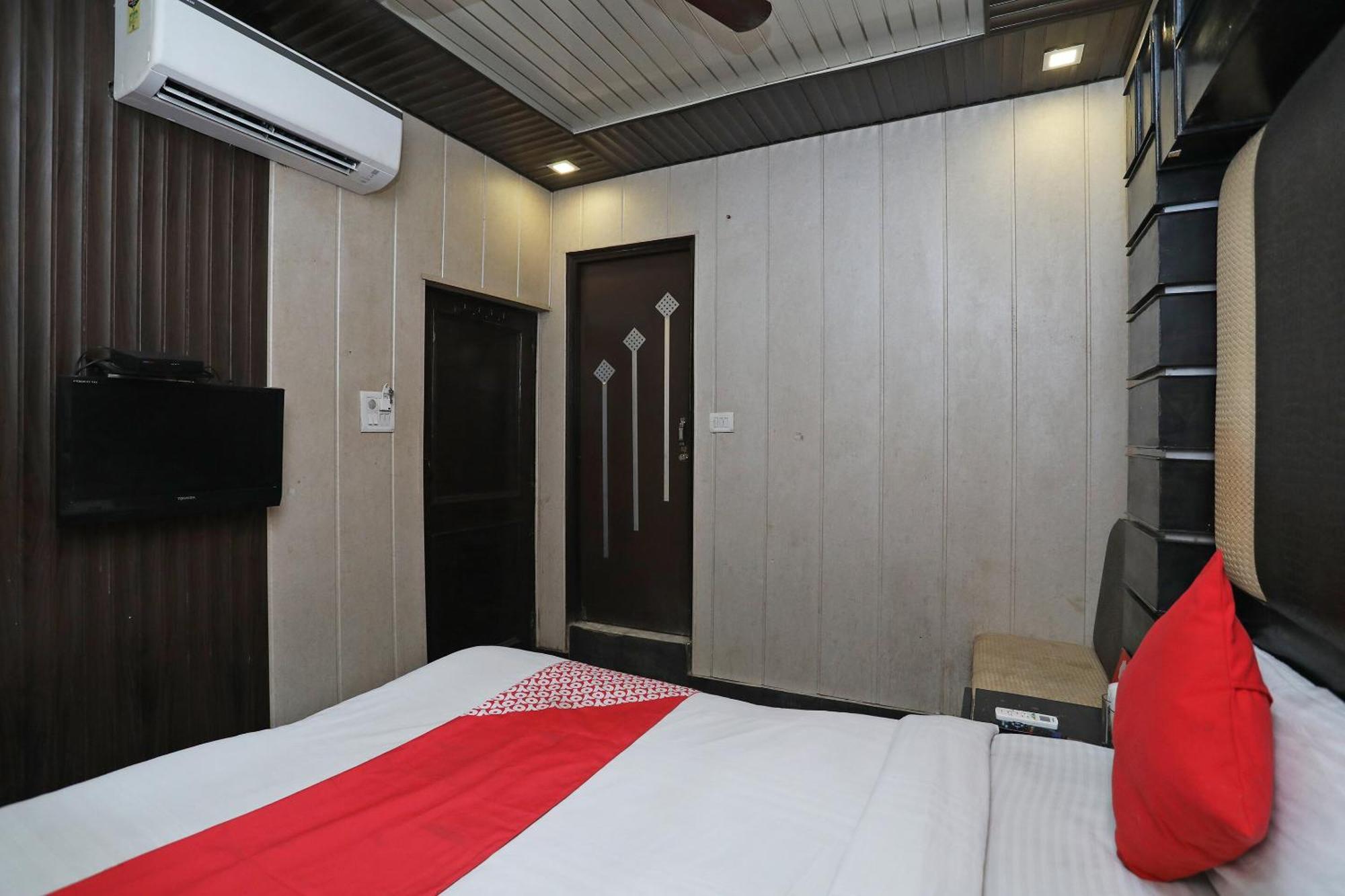 OYO 6801 Hotel Shri Sai International Neu-Delhi Exterior foto