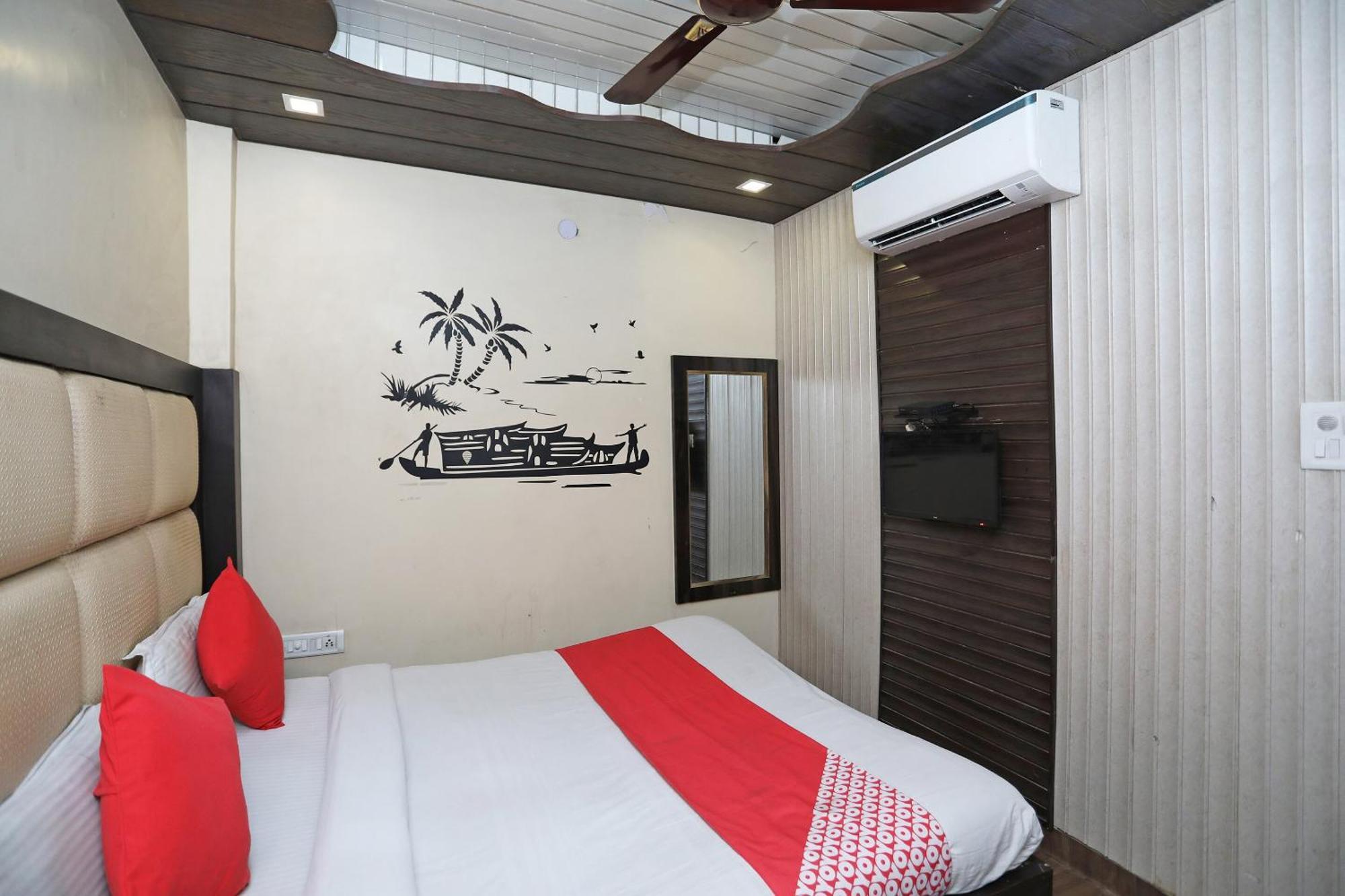 OYO 6801 Hotel Shri Sai International Neu-Delhi Exterior foto